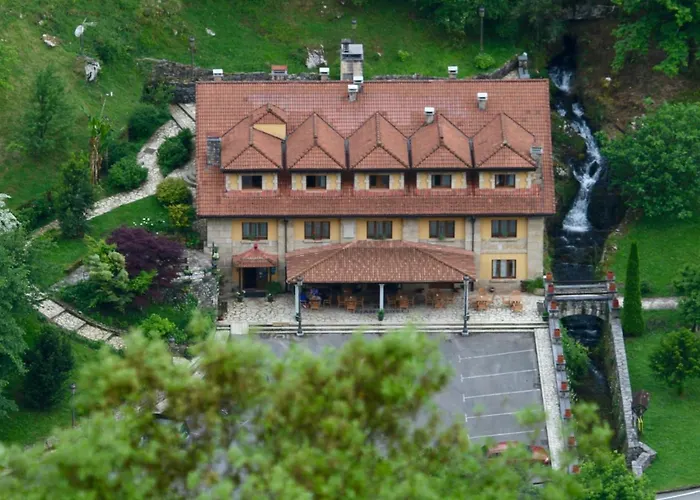 Logis Hotel Restaurante La Casa de Juansabeli Arenas De Cabrales