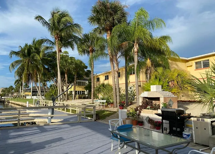 Hideaway Waterfront Resort Cape Coral