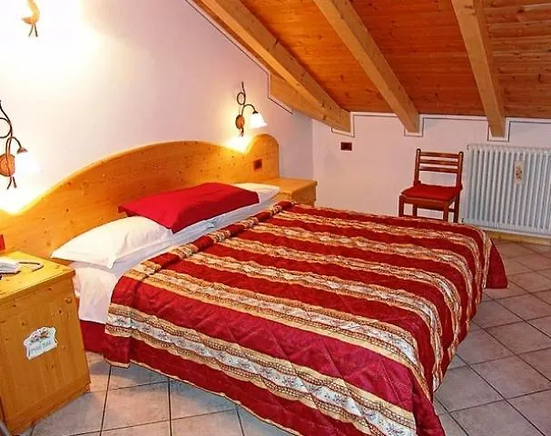 Jolly Room E Breakfast Dimaro