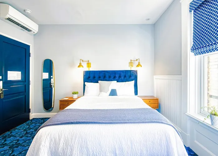 The Hudson Whaler Hotel