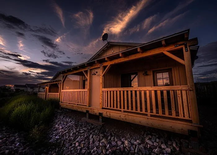 -Pet Friendly- Miners Cabin #5 -Two Double Beds - Private Balcony