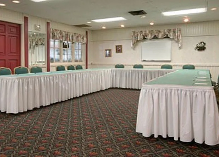 Days Inn Hotel & Conference Center - Meadville