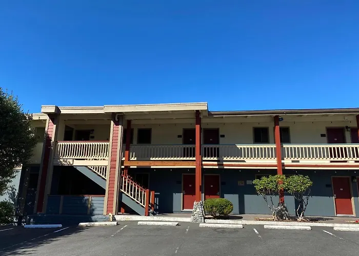 Beachcombers Inn