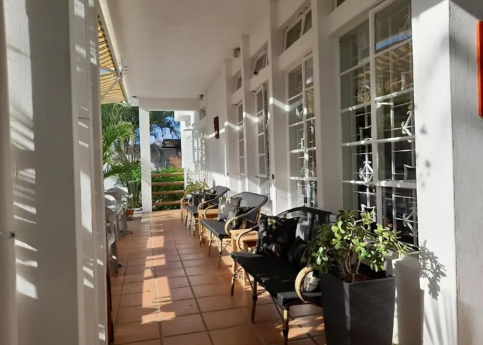 Villa Osumare Cosy Beach Front Guest House