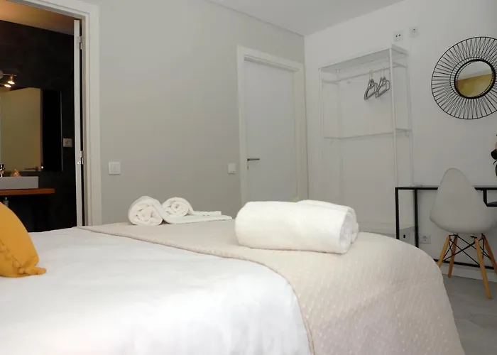 Le Jardin Secret De Faro Guesthouse