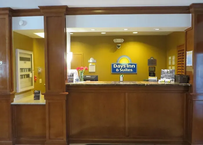 Days Inn & Suites By Wyndham Omaha Ne
