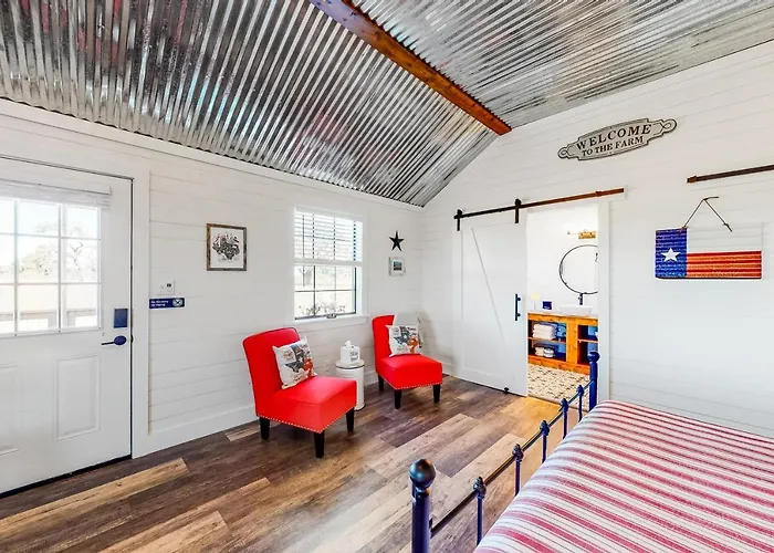 Lone Star Cottage 4