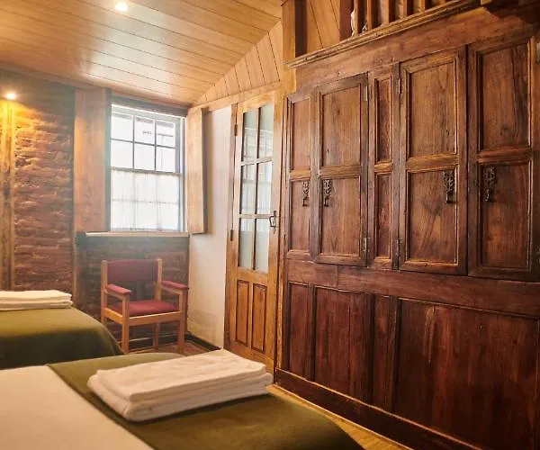 Casa Da Praca Velha Guest House Braga