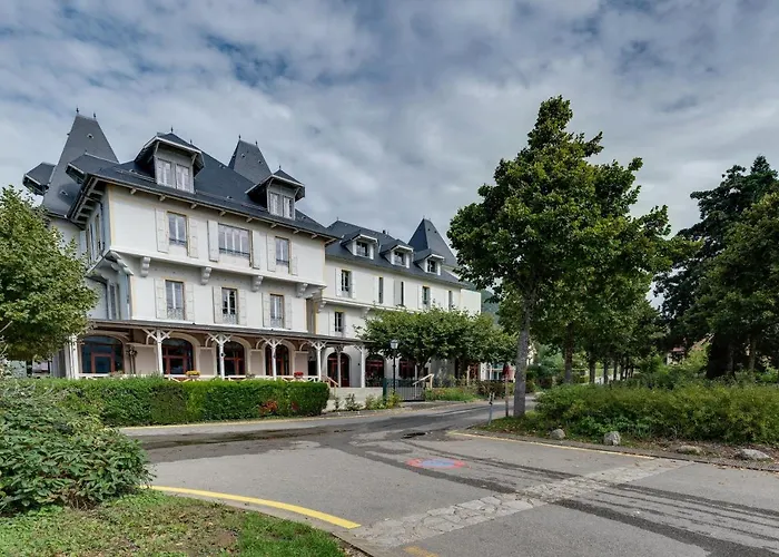 Hotel Le Pavillon des Fleurs à Menthon-Saint-Bernard