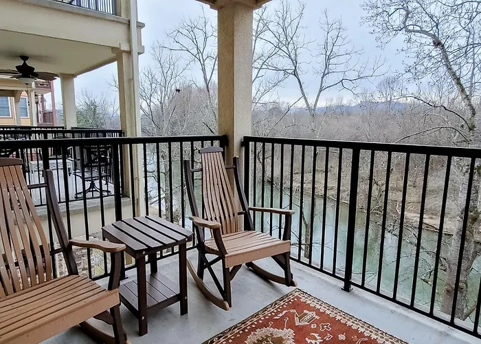 Jan'S Riverside Retreat