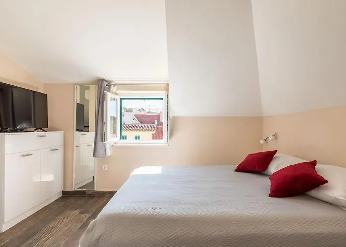 Elegant Residence Rooms & Apartments Split