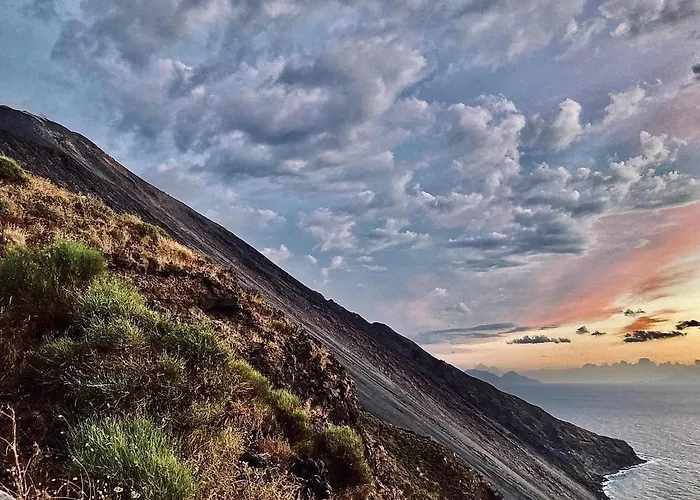 Stromboli Trekking Accommodation - Room And Excursion For 2 Included