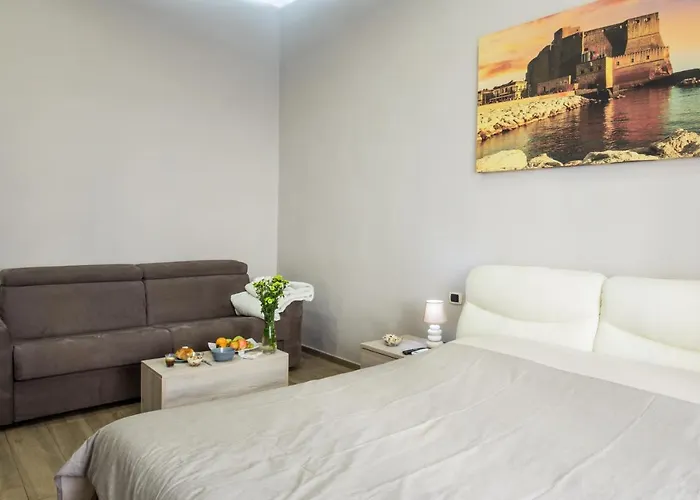 Parthenope Suite Rooms Vomero Vanvitelli A 2 Min Quartieri Spagno Via Toledo Nápoles