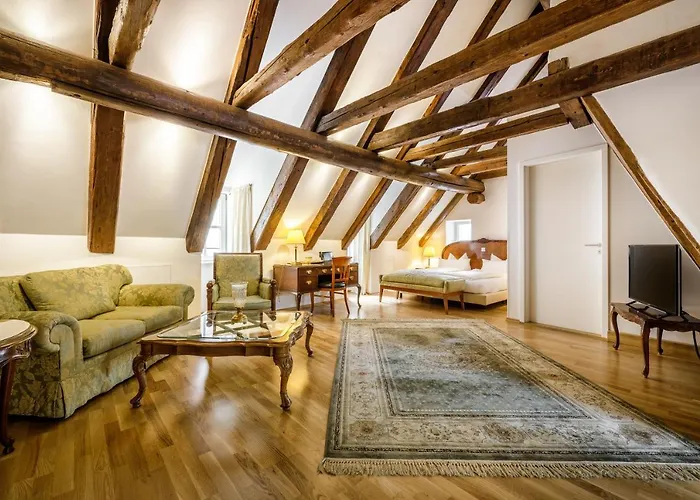 Chin-Chin Hotel ehemals Bohemian Hotel