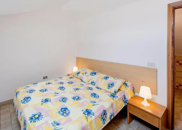 Loano Apartment Pool & Garden