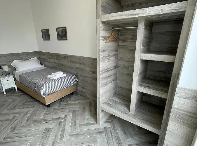Holiday Rooms Rho