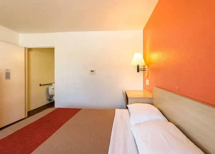 Motel 6-Reno, Nv - Virginia Plumb