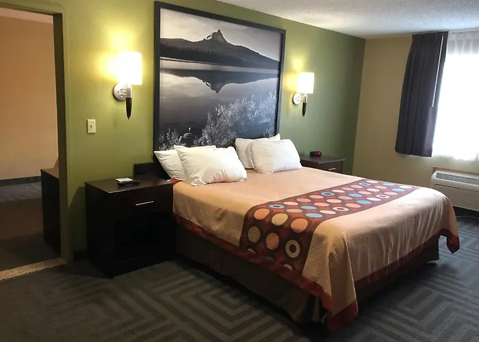 Super 8 By Wyndham Lagrande Hotel La Grande