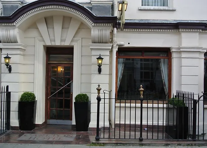 Carlton Hotel