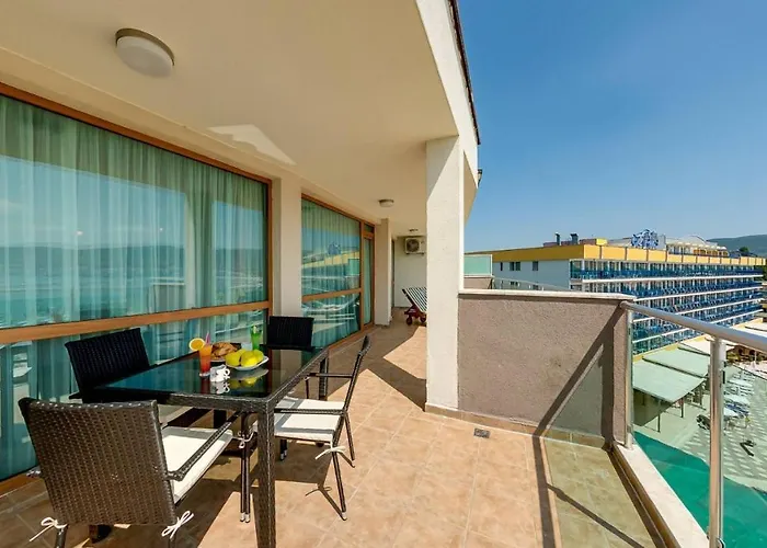 Briz Beach Apartments
