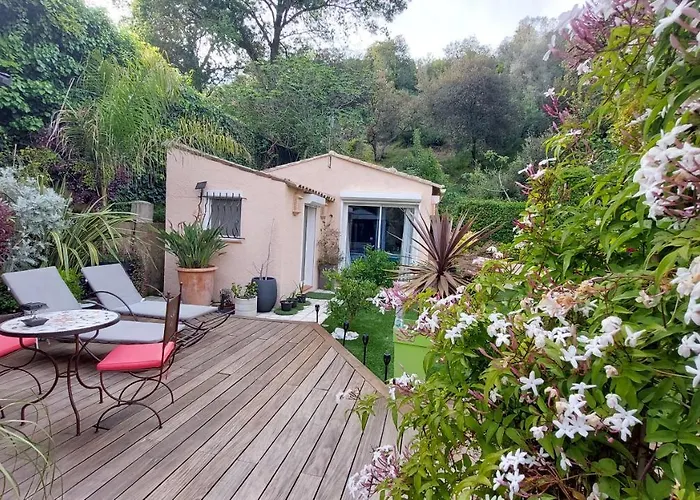 Bed and Breakfast Dans Un Jardin Bb Et Jacuzzi à Mandelieu