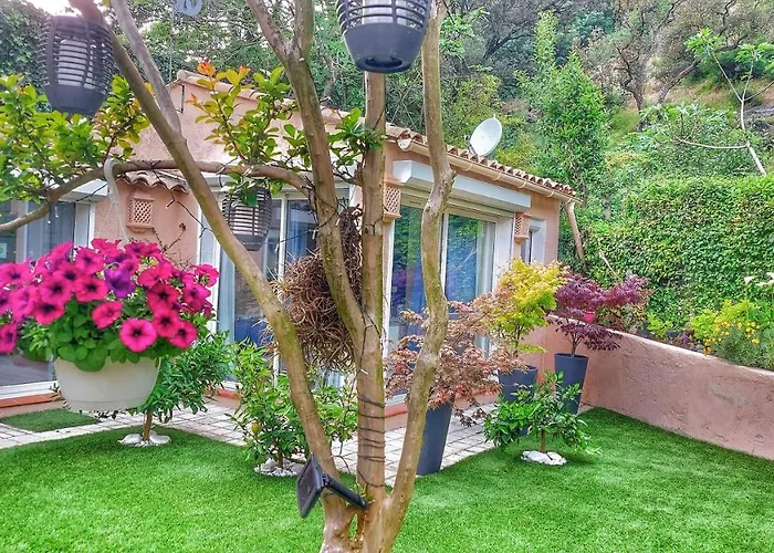 Bed and Breakfast Dans Un Jardin Bb Et Jacuzzi à Mandelieu