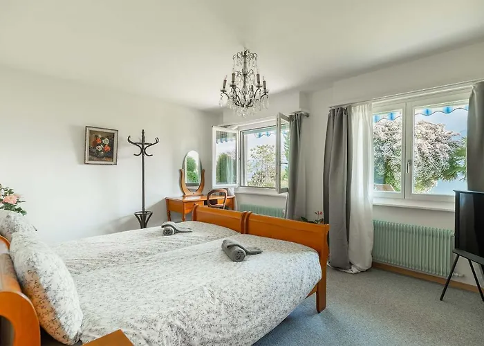 Ground Floor Rooms With Stunning Lake View & Garden Access Montreux