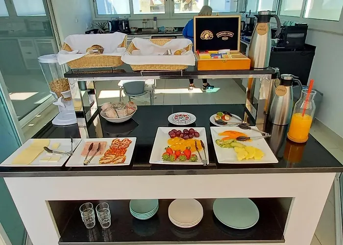 Bowen, Luxury Suites Lagos