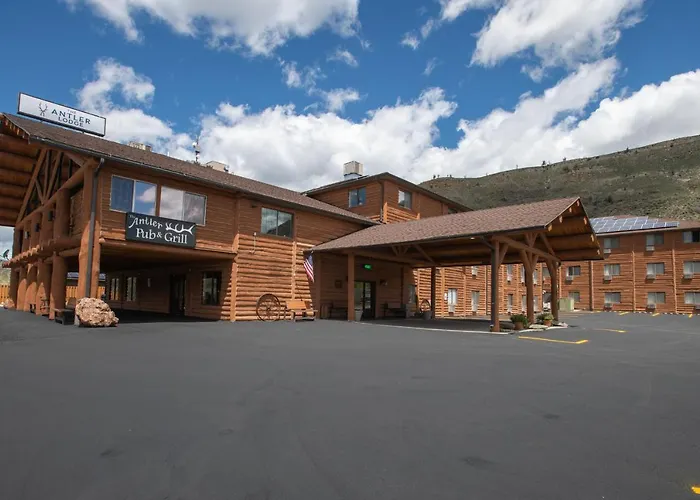 The Antler Lodge - Gardiner