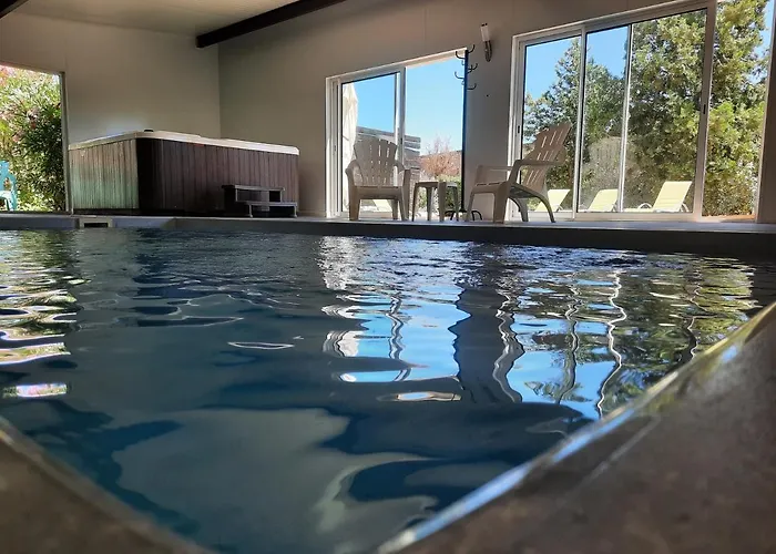La Ptite Adresse Love Room 150 M2 Piscine Interieure Chauffe Privee & Spa Privee Parking Gratuit