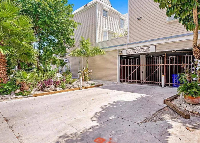 Casa Cubana @ Duval Square R14 Apartment Key West