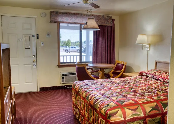 Kiva Motel Show Low