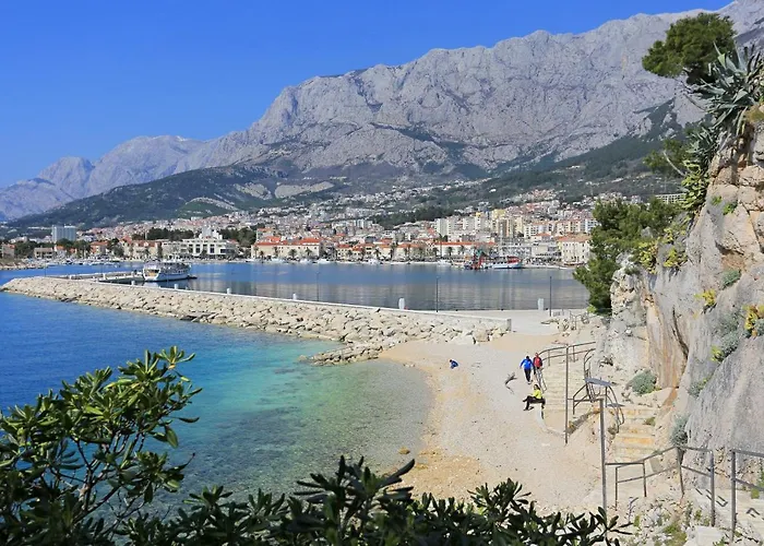 Apartments And Rooms With Wifi Makarska - 11063