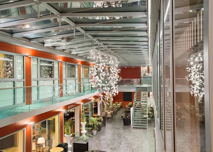 Ramada Encore By Wyndham Geneva Carouge