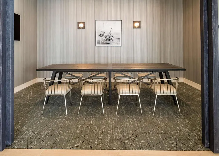 Doubletree By Hilton Boston Logan Airport Chelsea Hotel