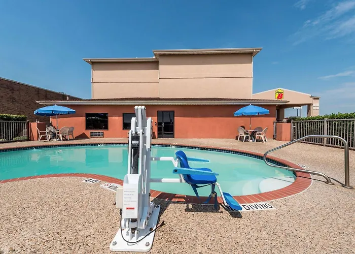 Super 8 By Wyndham Fort Worth North