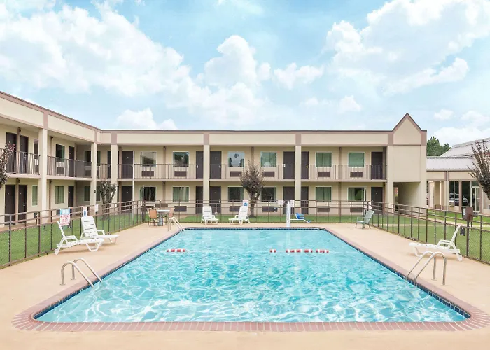 Super 8 By Wyndham Williamsburg