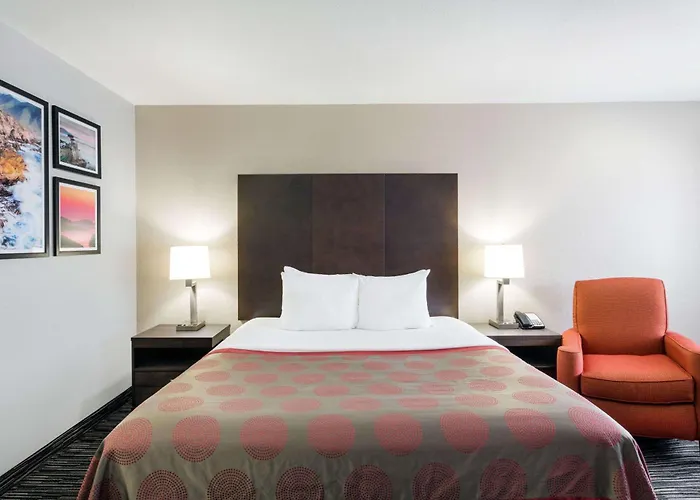 Ramada By Wyndham Monterey Hotel