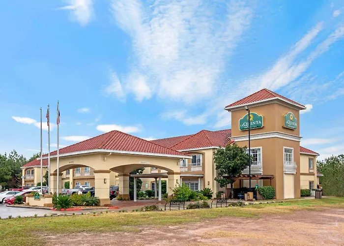 La Quinta By Wyndham Conroe Hotel