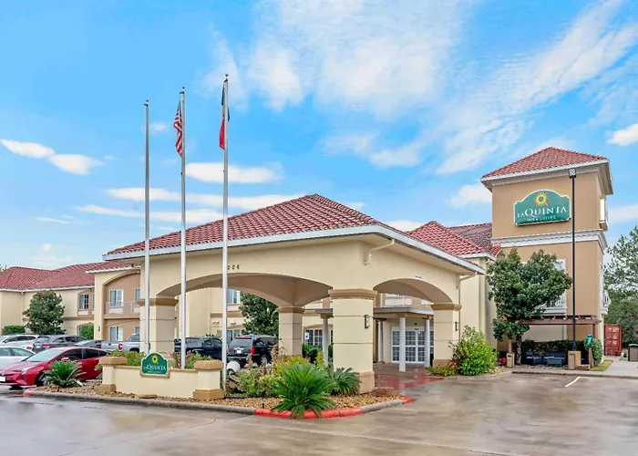 La Quinta By Wyndham Conroe Hotel
