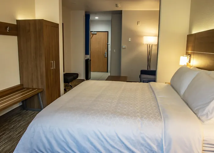 Holiday Inn Express Hotel & Suites Roseville - Galleria Area By Ihg