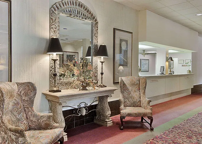 Ramada By Wyndham Augusta Downtown Hotel & Conference Center