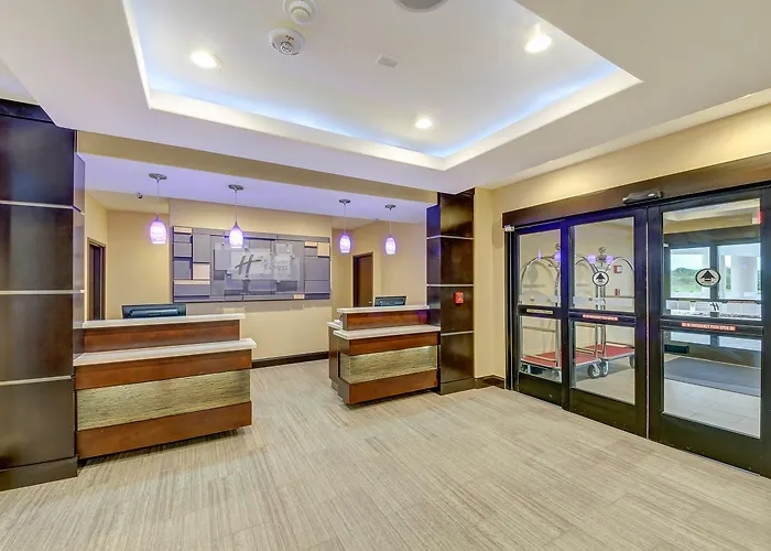 Holiday Inn Express Carrizo Springs
