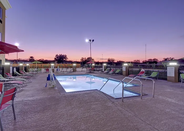 Holiday Inn Express Carrizo Springs