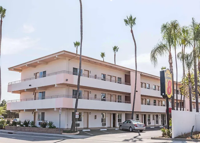 Super 8 By Wyndham Santa Barbara/Goleta Hotel