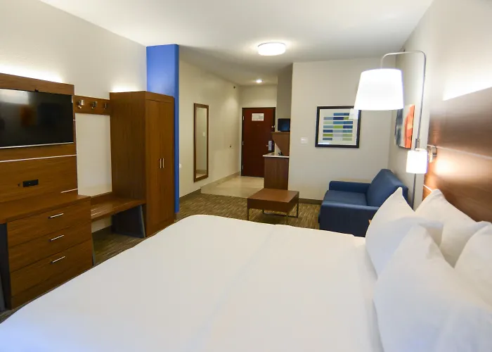 Holiday Inn Express Hotel & Suites New Boston By Ihg