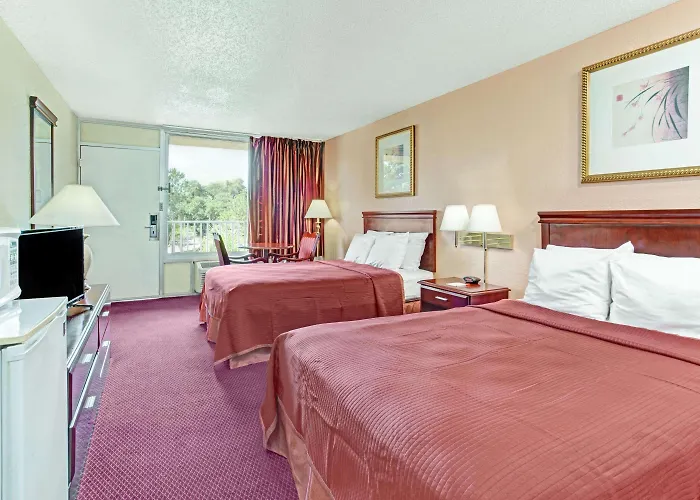 Howard Johnson By Wyndham Tropical Palms Kissimmee