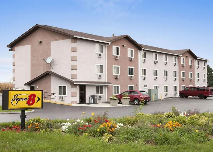 Super 8 By Wyndham Peru Starved Rock State Park Hotel