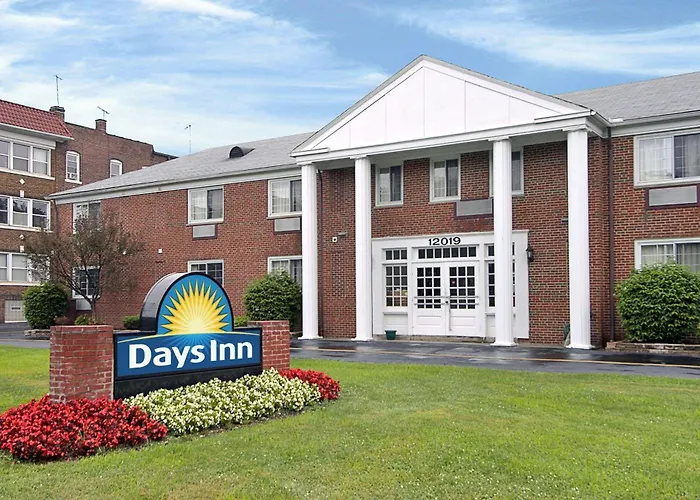 Days Inn By Wyndham Cleveland Lakewood