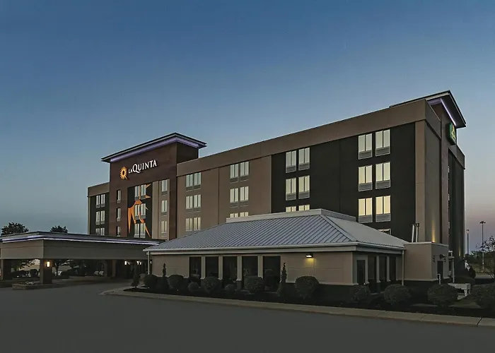 La Quinta Inn & Suites By Wyndham Cleveland Airport West North Olmsted